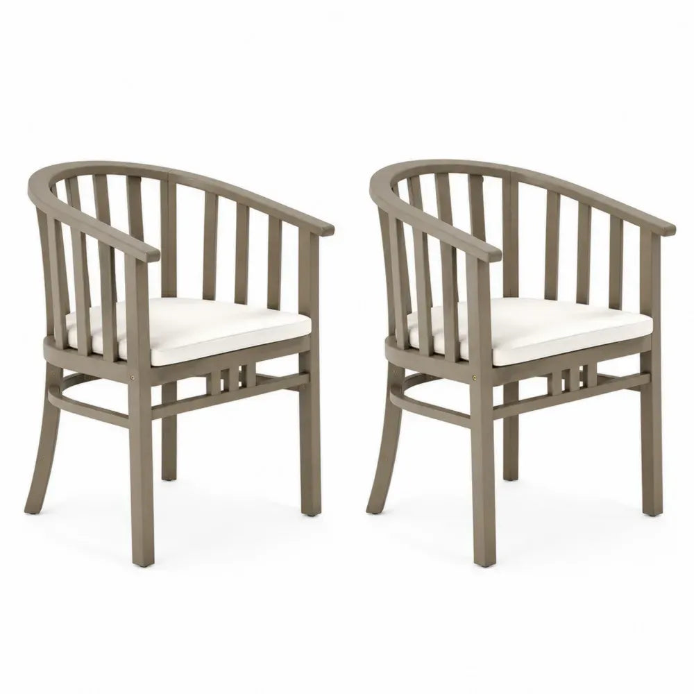 2er Set Gartenstühle Armlehnstühle aus graubeigem Akazienholz mit cremeweißer Polyesterauflage und halbrunder Rückenlehne 65 x 62 x 82 cm